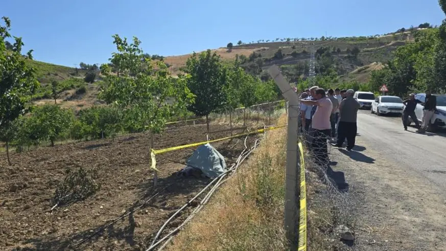 Kazı yaparken toprak altında kaldı