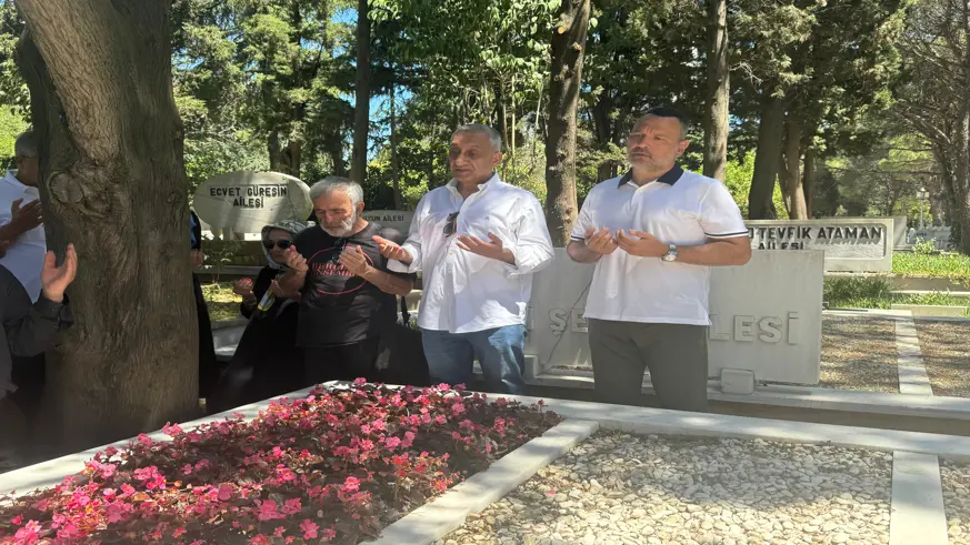 Usta oyuncu Kemal Sunal kabri başında anıldı