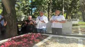 Usta oyuncu Kemal Sunal kabri başında anıldı