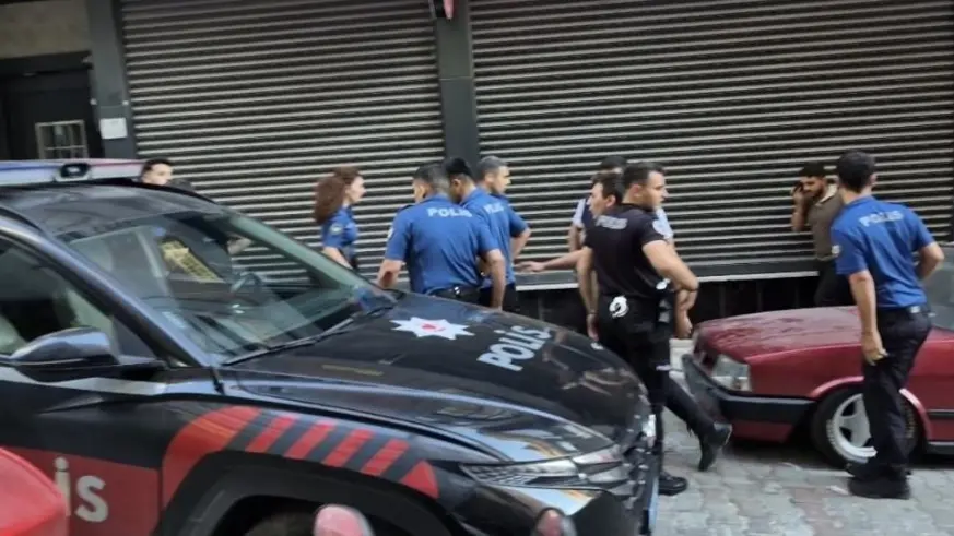 Devriye görevi yapan polislere bıçaklı saldırı