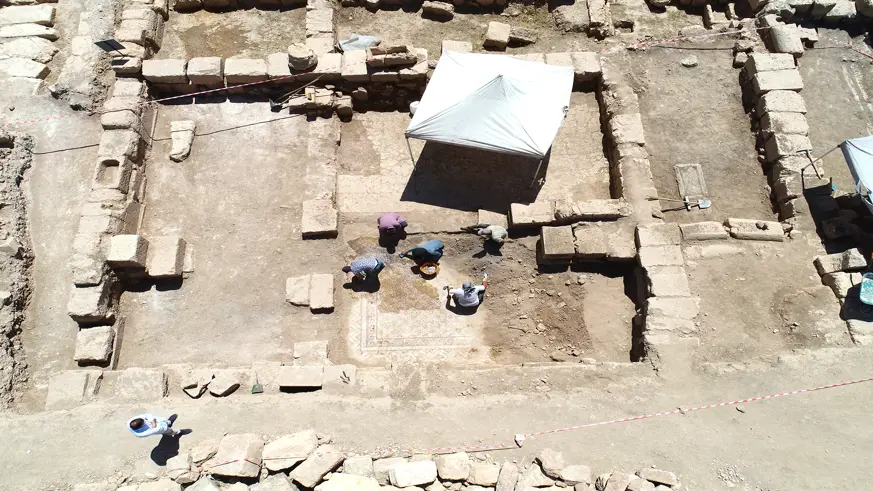 Yaklaşık 1500 yıllık mozaik bulundu