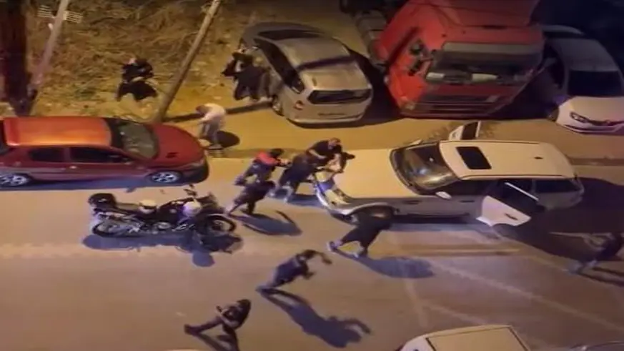 Dur ihtarına uymayan şahıslar polise saldırdı