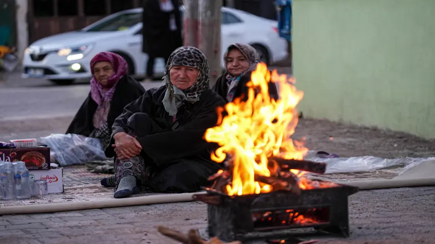 Mahalle sakinleri geceyi sokakta geçirdi