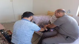 Hasta, yaşlı ve yatalak vatandaşların kimlik kartı başvuruları evlerinde alınıyor