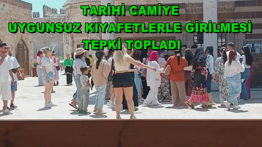 Tarihi camiye uygunsuz kıyafetlerle girilmesi tepki topladı
