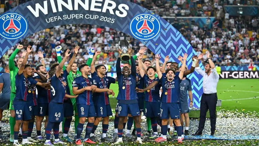Paris Saint-Germain, Süper Kupa'yı ilk kez müzesine götürdü