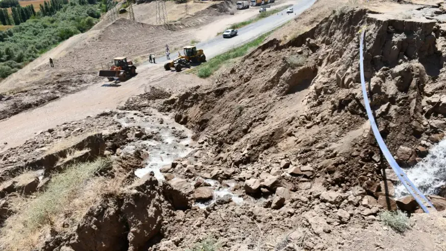 Yol ulaşıma kapandı