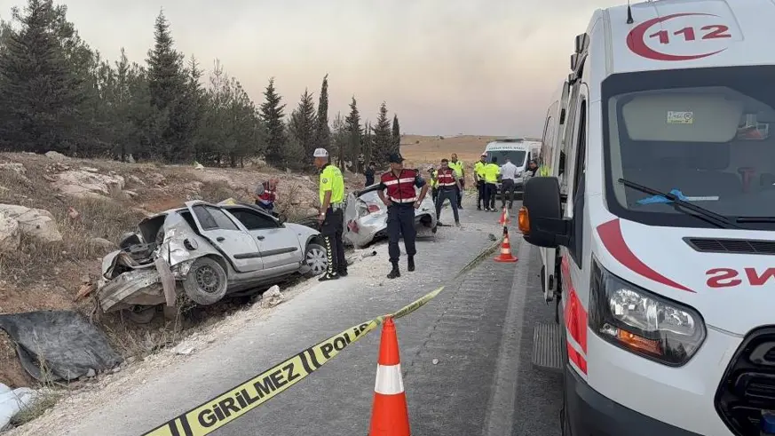 Gaziantep’te iki otomobil çarpıştı