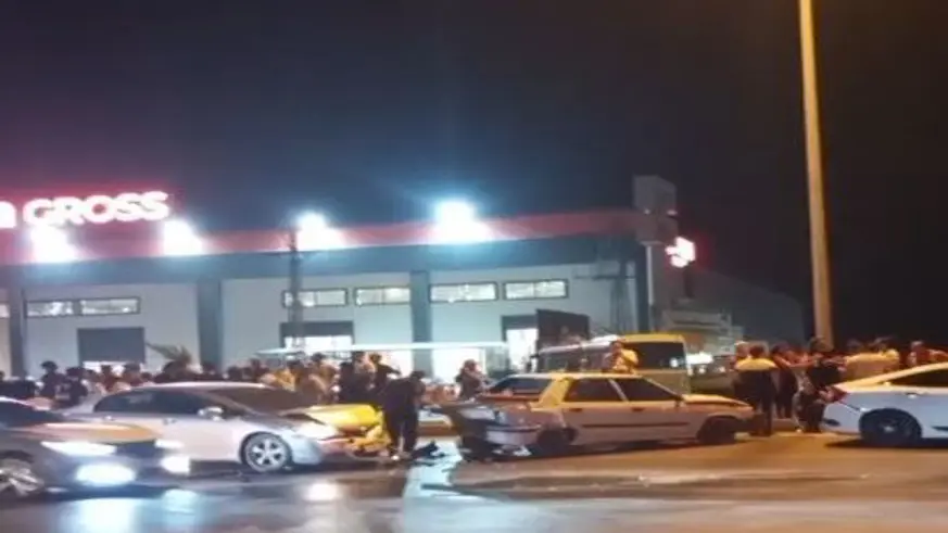 Markete gitmek isteyen anne ve kızına otomobil çarptı