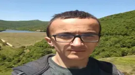 Başı çekyatın altına sıkışmış halde ölü bulundu