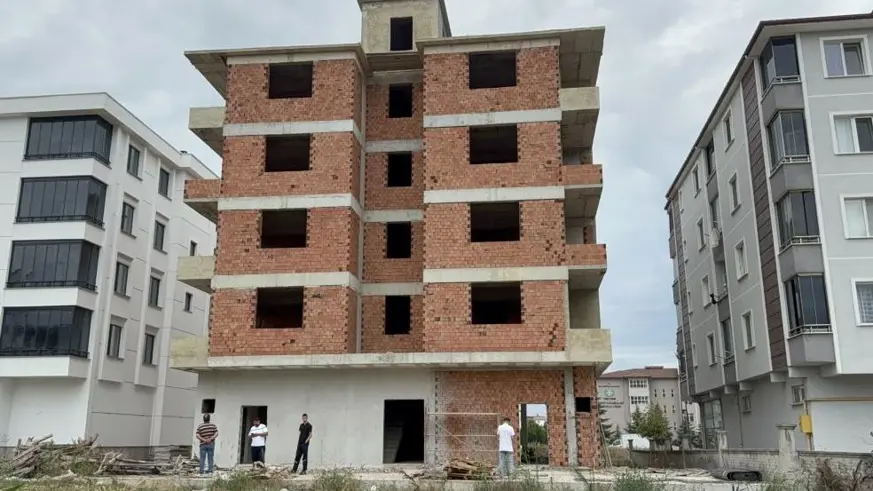 Kayıp kız çocuğu inşaatın önünde ölü bulundu