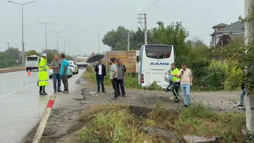 Samsun'da yolcu otobüsü yol kenarında duranlara çarptı