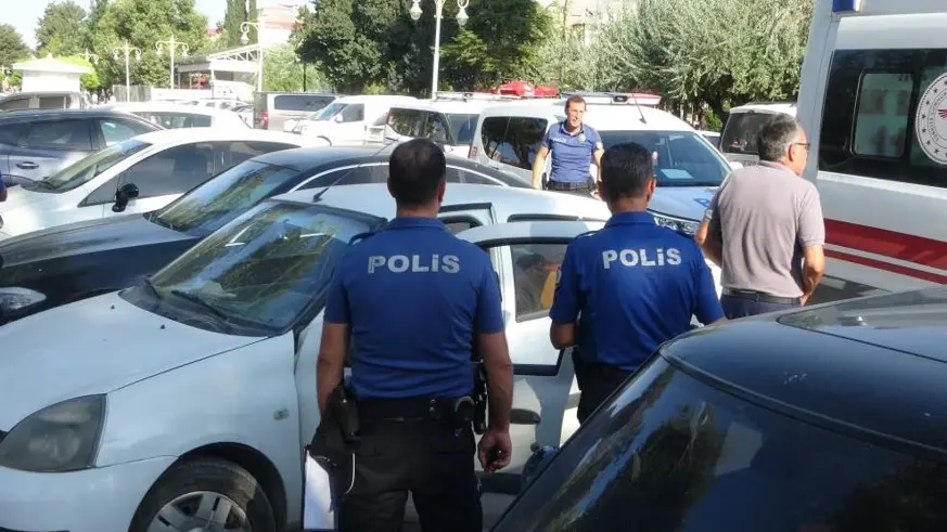 70 yaşındaki adam park halindeki araçta ölü bulundu
