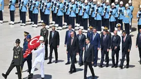 Erdoğan başkanlığındaki YAŞ üyeleri Anıtkabir'i ziyaret etti