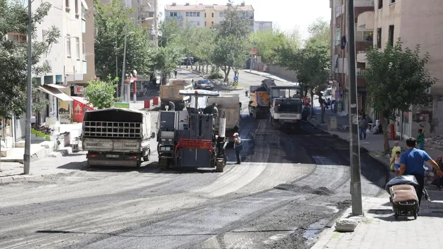 Diyarbakır'da kent merkezindeki yollar yenileniyor