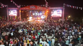Şarkıcı Kıraç Bitlis'te konser verdi