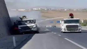Diyarbakır’da kamyon seyir halindeyken alev aldı
