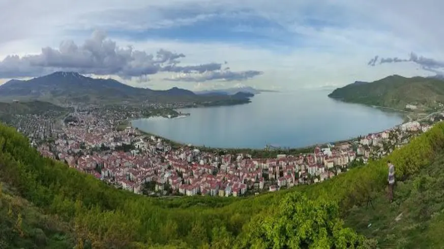 Van Gölü'nde su seviyesi düşüyor
