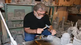 Emekli öğretmen taşlara 'fısıldıyor'