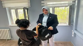 Muhtar anadan öğrencilere kırtasiye desteği