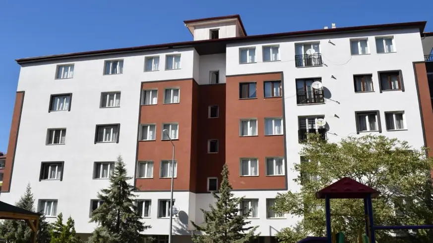 Apartmanın çatı katında ölü bulundu
