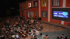 4 bin 500 çocuk açık havada sinema ile buluştu