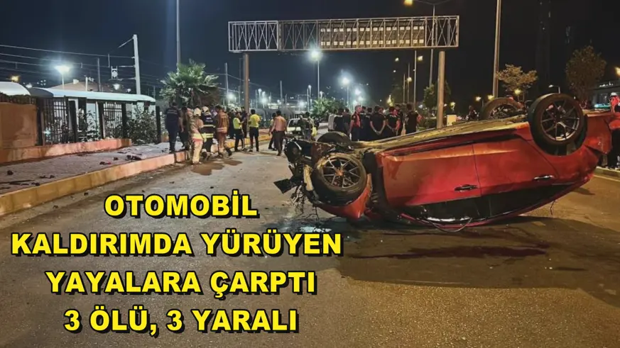 Otomobil, kaldırımda yürüyen yayalara çarptı