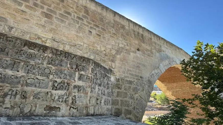 Tarih gözler önünde yok oluyor