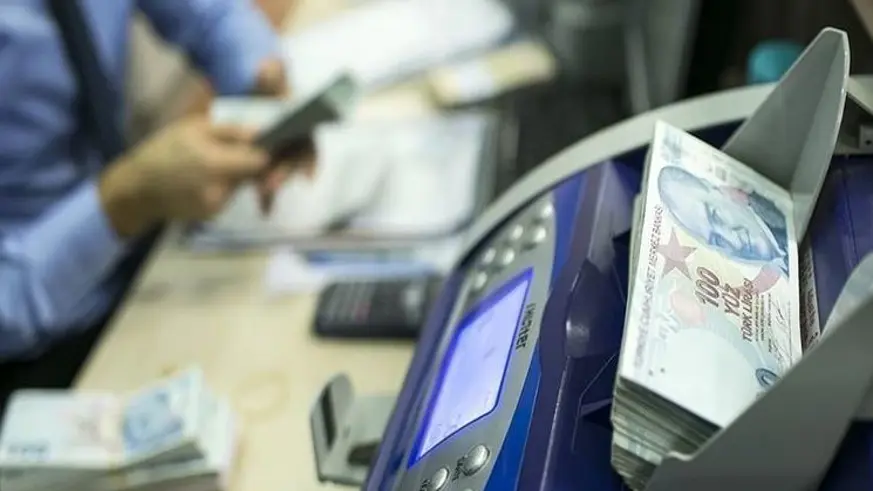 Aylıklar hesaplara yatırılmaya başlandı