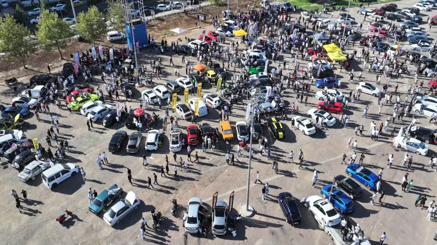 Modifiye araç tutkunları Diyarbakır'da bir araya geldi