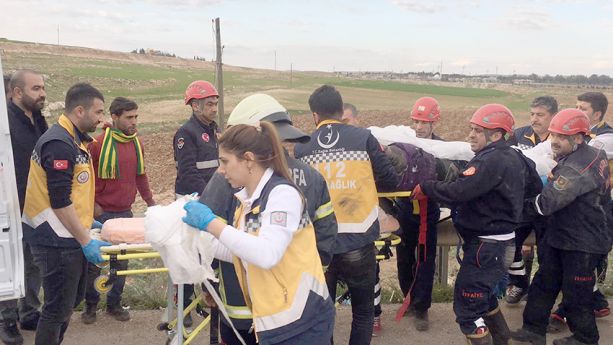 Siirt'te devrilen traktörün sürücüsü öldü