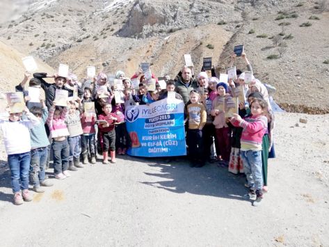 Şehit yakınlarından 150 öğrenciye kitap ve kırtasiye yardımı 