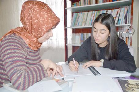 Gidemediği okulun en başarılı öğrencilerinden oldu