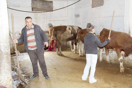 Elektriksiz yaşayan aile: Jeneratöre dünyanın benzinini koyduk