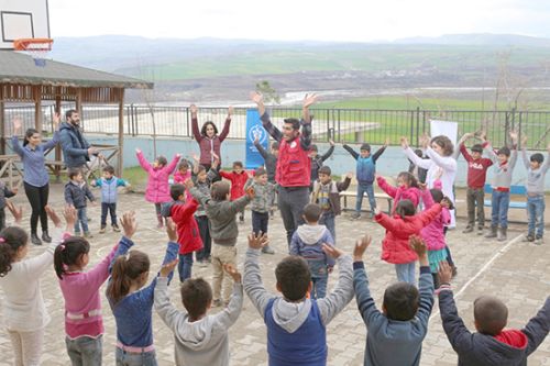 Köy okulundaki öğrenciler çoştu