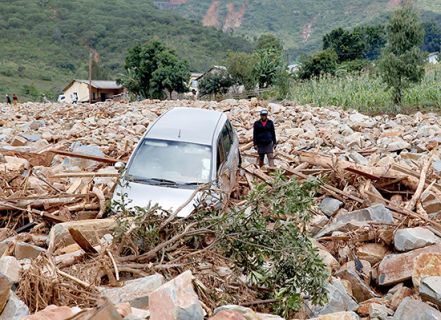 Idai kasırgasında ölenlerin sayısı 700'ü geçti