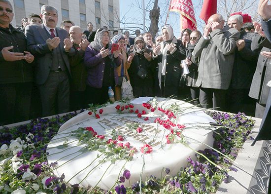 Muhsin Yazıcıoğlu kabri başında anıldı