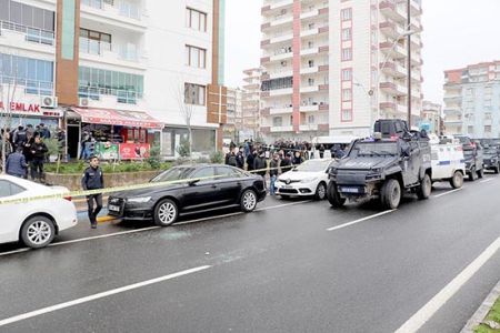 Diyarbakır'da kuzenlerin silahlı çatışması: 1'i ağır, 5 yaralı