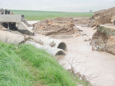 Gaziantep'te sele kapılan araçtaki 2 kişi kayboldu