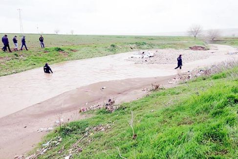 Sele kapılan otomobildeki gencin cesedine 5 gün sonra ulaşıldı