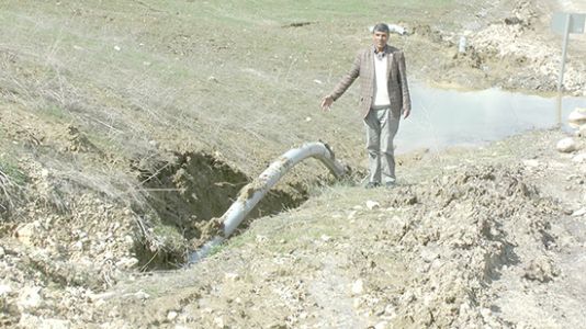 Heyelan, yöre sakinlerini susuz bıraktı