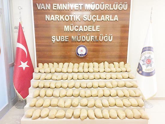 Evde çuvallar içinde 123 kilo eroin ele geçti