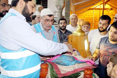 Sakal-ı Şerif dualarla ziyarete açıldı