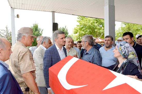 Polis Ve Annesi Öldürüldü