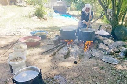 Köylerde dut pekmezi zamanı