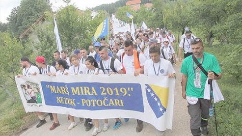 Ölüm yolunda 'Barış Yürüyüşü' başladı