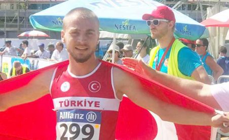 Özel sporcu Oğuz Türker dünya şampiyonu