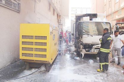 Jeneratörde çıkan yangın gaz dolu tüplere sıçramadan önlendi