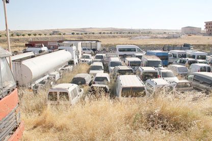 Yediemin parklarında yüzlerce araç çürümeye terk edildi