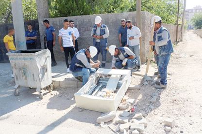 Tahrip edilen elektrik panoları polis eşliğinde kuruluyor